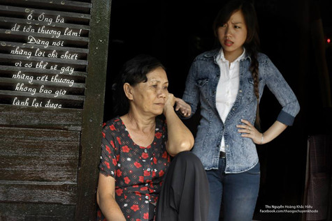 Hai tiếng “gia đình” không chỉ có cha mẹ, con cái, anh chị em, mà còn có ông bà. Hai tiếng “gia đình” không chỉ có cha mẹ, con cái, anh chị em, mà còn có ông bà.