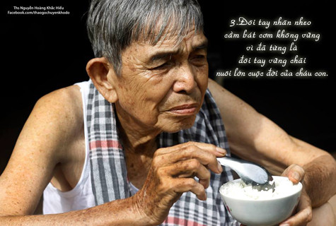 Vì khoảng cách của thế hệ, con cháu dễ bực bội, cáu gắt với người già. Tuổi trẻ dễ xem tuổi già là một gánh nặng, là sự phiền phức, là những người hồ đồ ốm yếu Vì khoảng cách của thế hệ, con cháu dễ bực bội, cáu gắt với người già. Tuổi trẻ dễ xem tuổi già là một gánh nặng, là sự phiền phức, là những người hồ đồ ốm yếu