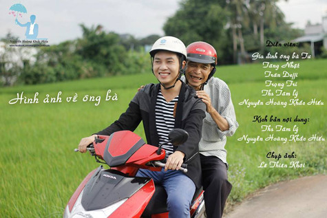 Cùng những dòng sẻ ngọt ngào về bộ ảnh , Thạc sĩ Nguyễn Hoàng Khắc Hiếu đã đánh thức rất nhiều trái tim bạn đọc: Người già là người dễ bị tổn thương, là những người không còn nhiều thời gian nữa. Họ đã dành cả sức khỏe, thời gian, tâm trí trong cuộc đời mình cho cháu cho con. Cùng những dòng sẻ ngọt ngào về bộ ảnh , Thạc sĩ Nguyễn Hoàng Khắc Hiếu đã đánh thức rất nhiều trái tim bạn đọc: Người già là người dễ bị tổn thương, là những người không còn nhiều thời gian nữa. Họ đã dành cả sức khỏe, thời gian, tâm trí trong cuộc đời mình cho cháu cho con.