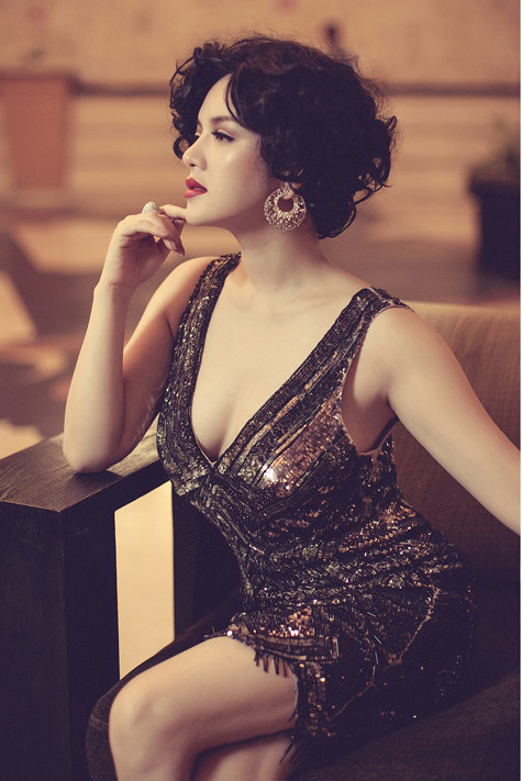 Từ khá lâu, Lý Nhã Kỳ không xuất hiện với hình ảnh sexy, cô trung thành với hình ảnh một icon thời trang sang trọng, tinh tế, quyến rũ, gợi cảm nhưng không sexy, hình ảnh đặc biệt này của Lý Nhã Kỳ được xem là một nét mới khá táo bạo của cô Từ khá lâu, Lý Nhã Kỳ không xuất hiện với hình ảnh sexy, cô trung thành với hình ảnh một icon thời trang sang trọng, tinh tế, quyến rũ, gợi cảm nhưng không sexy, hình ảnh đặc biệt này của Lý Nhã Kỳ được xem là một nét mới khá táo bạo của cô