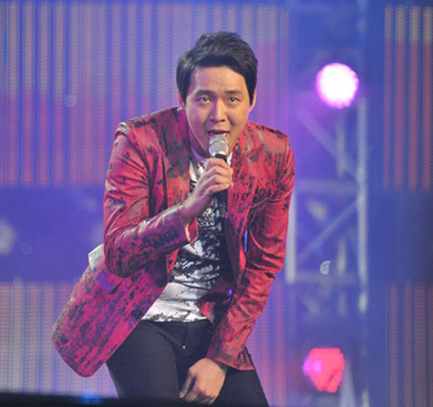"Hoàng tử gác mái" Yoochun cùng hai người đồng đội là Jaejong và Junsu "chào sân" khán giả bằng ca khúc sôi động và trẻ trung. "Hoàng tử gác mái" Yoochun cùng hai người đồng đội là Jaejong và Junsu "chào sân" khán giả bằng ca khúc sôi động và trẻ trung.