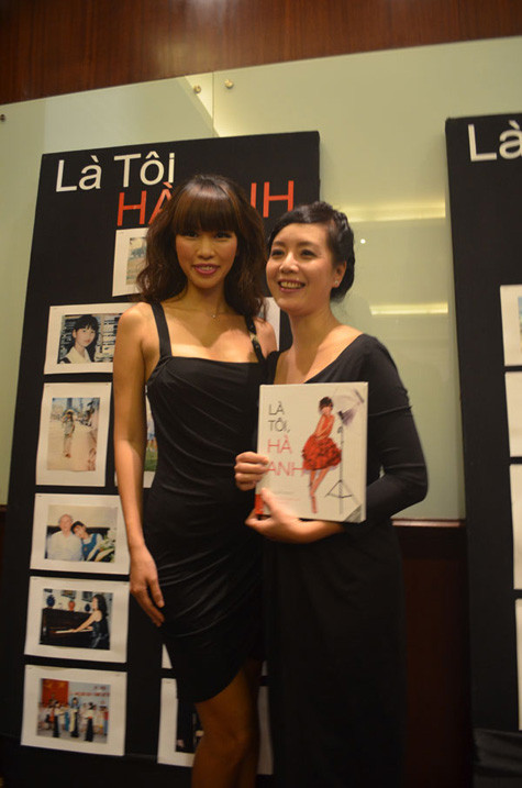 Hà Anh bên cạnh NSUT Chiều Xuân một hàng xóm gắn bó với tuổi thơ của cô