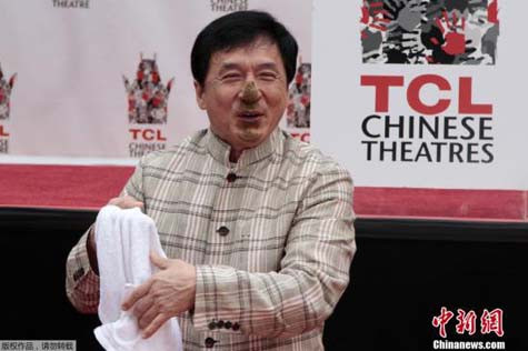 Thành Long trong bộ dạng hài hước Thành Long trong bộ dạng hài hước