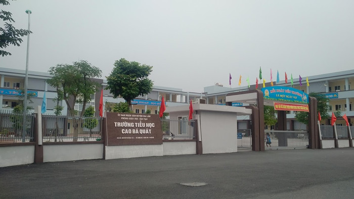 Khuôn viên Trường tiểu học Cao Bá Quát (Ảnh: Lại Cường) Khuôn viên Trường tiểu học Cao Bá Quát (Ảnh: Lại Cường)
