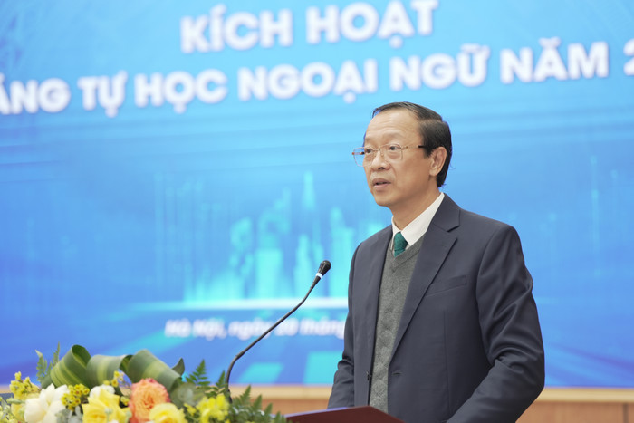 Thứ trưởng Bộ Giáo dục và Đào tạo Phạm Ngọc Thưởng phát biểu tại hội nghị. FSE00233.JPG