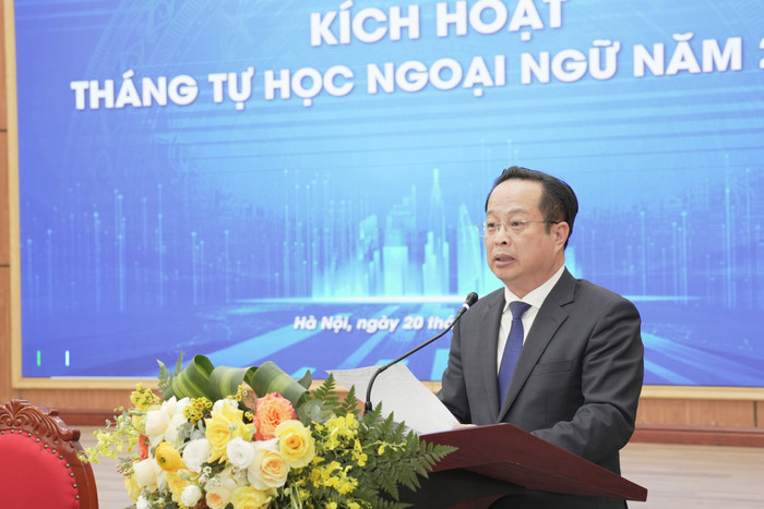 Giám đốc Sở Giáo dục và Đào tạo Thành phố Hà Nội Trần Thế Cương phát biểu. FSE00123.JPG
