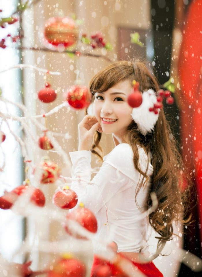 Nana xinh tươi chào đón năm mới. >> NHAN SẮC YÊU KIỀU CỦA CÁC NỮ DOANH NHÂN TƯƠNG LAI >> Hotgirl Thảo My "đốt cháy mùa đông" đón Noel >> HOTGIRL KHẢ NGÂN, BẢO TRÂN KHIẾN SAO HÀN PHẢI GHEN TỊ >> Ngôi sao Missteen Thảo My khiến cộng đồng mạng "nổi sóng" >> MISS CUXI VIỆT HUÊ KHOE DÁNG XINH >> Hotgirl Linh Hàn gợi cảm đón mùa đông về >> Nữ sinh Học viện Hành chính hóa thân thành thôn nữ xinh đẹp >> HOA KHÔI SINH VIÊN YÊU KIỀU BÊN "NGỰA SẮT" >> Vẻ đẹp căng tràn của Hoa khôi Missteen Diễm Trang >>Những mỹ nhân từng học tại trường "nhà giàu" RMIT