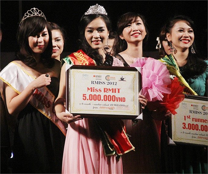 Ngôi vị cao nhất của cuộc thi đã thuộc về nữ sinh Nguyễn Mai Ly một cách thuyết phục >> NHAN SẮC YÊU KIỀU CỦA CÁC NỮ DOANH NHÂN TƯƠNG LAI >> Hotgirl Thảo My "đốt cháy mùa đông" đón Noel >> HOTGIRL KHẢ NGÂN, BẢO TRÂN KHIẾN SAO HÀN PHẢI GHEN TỊ >> Ngôi sao Missteen Thảo My khiến cộng đồng mạng "nổi sóng" >> MISS CUXI VIỆT HUÊ KHOE DÁNG XINH >> Hotgirl Linh Hàn gợi cảm đón mùa đông về >> Nữ sinh Học viện Hành chính hóa thân thành thôn nữ xinh đẹp >> HOA KHÔI SINH VIÊN YÊU KIỀU BÊN "NGỰA SẮT" >> Vẻ đẹp căng tràn của Hoa khôi Missteen Diễm Trang >>Những mỹ nhân từng học tại trường "nhà giàu" RMIT Ngôi vị cao nhất của cuộc thi đã thuộc về nữ sinh Nguyễn Mai Ly một cách thuyết phục >> NHAN SẮC YÊU KIỀU CỦA CÁC NỮ DOANH NHÂN TƯƠNG LAI >> Hotgirl Thảo My "đốt cháy mùa đông" đón Noel >> HOTGIRL KHẢ NGÂN, BẢO TRÂN KHIẾN SAO HÀN PHẢI GHEN TỊ >> Ngôi sao Missteen Thảo My khiến cộng đồng mạng "nổi sóng" >> MISS CUXI VIỆT HUÊ KHOE DÁNG XINH >> Hotgirl Linh Hàn gợi cảm đón mùa đông về >> Nữ sinh Học viện Hành chính hóa thân thành thôn nữ xinh đẹp >> HOA KHÔI SINH VIÊN YÊU KIỀU BÊN "NGỰA SẮT" >> Vẻ đẹp căng tràn của Hoa khôi Missteen Diễm Trang >>Những mỹ nhân từng học tại trường "nhà giàu" RMIT