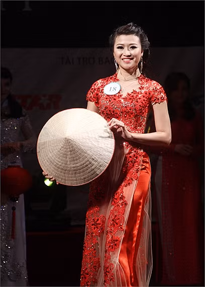 Những nữ sinh hiện đại và năng động của đại học RMIT Việt Nam vẫn toát lên vẻ dịu dàng và đầy nữ tính qua những bộ áo dài truyền thống >> NHAN SẮC YÊU KIỀU CỦA CÁC NỮ DOANH NHÂN TƯƠNG LAI >> Hotgirl Thảo My "đốt cháy mùa đông" đón Noel >> HOTGIRL KHẢ NGÂN, BẢO TRÂN KHIẾN SAO HÀN PHẢI GHEN TỊ >> Ngôi sao Missteen Thảo My khiến cộng đồng mạng "nổi sóng" >> MISS CUXI VIỆT HUÊ KHOE DÁNG XINH >> Hotgirl Linh Hàn gợi cảm đón mùa đông về >> Nữ sinh Học viện Hành chính hóa thân thành thôn nữ xinh đẹp >> HOA KHÔI SINH VIÊN YÊU KIỀU BÊN "NGỰA SẮT" >> Vẻ đẹp căng tràn của Hoa khôi Missteen Diễm Trang >>Những mỹ nhân từng học tại trường "nhà giàu" RMIT