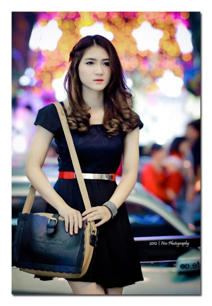 Giữa phố phường lung linh sắc màu. >> NHAN SẮC YÊU KIỀU CỦA CÁC NỮ DOANH NHÂN TƯƠNG LAI >> Hotgirl Thảo My "đốt cháy mùa đông" đón Noel >> HOTGIRL KHẢ NGÂN, BẢO TRÂN KHIẾN SAO HÀN PHẢI GHEN TỊ >> Ngôi sao Missteen Thảo My khiến cộng đồng mạng "nổi sóng" >> MISS CUXI VIỆT HUÊ KHOE DÁNG XINH >> Hotgirl Linh Hàn gợi cảm đón mùa đông về >> Nữ sinh Học viện Hành chính hóa thân thành thôn nữ xinh đẹp >> HOA KHÔI SINH VIÊN YÊU KIỀU BÊN "NGỰA SẮT" >> Vẻ đẹp căng tràn của Hoa khôi Missteen Diễm Trang >>Những mỹ nhân từng học tại trường "nhà giàu" RMIT