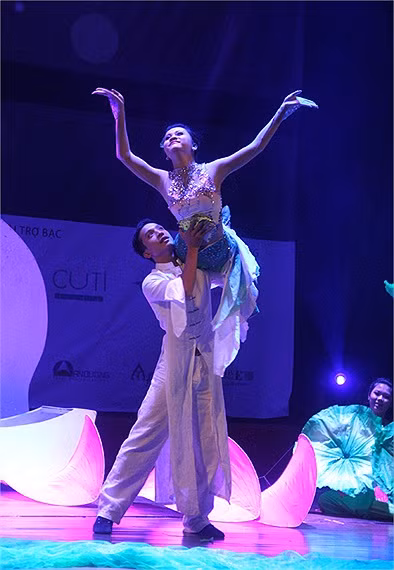 Cô nữ sinh Phạm Thị Hương đã giành giải Miss tài năng với màn múa Hương sắc Việt Nam vô cùng uyển chuyển >> NHAN SẮC YÊU KIỀU CỦA CÁC NỮ DOANH NHÂN TƯƠNG LAI >> Hotgirl Thảo My "đốt cháy mùa đông" đón Noel >> HOTGIRL KHẢ NGÂN, BẢO TRÂN KHIẾN SAO HÀN PHẢI GHEN TỊ >> Ngôi sao Missteen Thảo My khiến cộng đồng mạng "nổi sóng" >> MISS CUXI VIỆT HUÊ KHOE DÁNG XINH >> Hotgirl Linh Hàn gợi cảm đón mùa đông về >> Nữ sinh Học viện Hành chính hóa thân thành thôn nữ xinh đẹp >> HOA KHÔI SINH VIÊN YÊU KIỀU BÊN "NGỰA SẮT" >> Vẻ đẹp căng tràn của Hoa khôi Missteen Diễm Trang >>Những mỹ nhân từng học tại trường "nhà giàu" RMIT