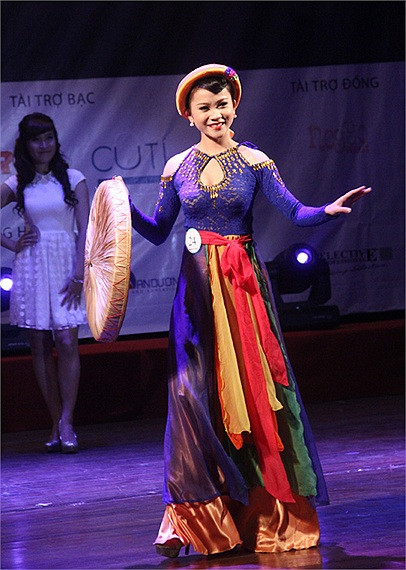 Nhiều thí sinh đã lựa chọn những bộ trang phục truyền thống khá độc đáo >> NHAN SẮC YÊU KIỀU CỦA CÁC NỮ DOANH NHÂN TƯƠNG LAI >> Hotgirl Thảo My "đốt cháy mùa đông" đón Noel >> HOTGIRL KHẢ NGÂN, BẢO TRÂN KHIẾN SAO HÀN PHẢI GHEN TỊ >> Ngôi sao Missteen Thảo My khiến cộng đồng mạng "nổi sóng" >> MISS CUXI VIỆT HUÊ KHOE DÁNG XINH >> Hotgirl Linh Hàn gợi cảm đón mùa đông về >> Nữ sinh Học viện Hành chính hóa thân thành thôn nữ xinh đẹp >> HOA KHÔI SINH VIÊN YÊU KIỀU BÊN "NGỰA SẮT" >> Vẻ đẹp căng tràn của Hoa khôi Missteen Diễm Trang >>Những mỹ nhân từng học tại trường "nhà giàu" RMIT Nhiều thí sinh đã lựa chọn những bộ trang phục truyền thống khá độc đáo >> NHAN SẮC YÊU KIỀU CỦA CÁC NỮ DOANH NHÂN TƯƠNG LAI >> Hotgirl Thảo My "đốt cháy mùa đông" đón Noel >> HOTGIRL KHẢ NGÂN, BẢO TRÂN KHIẾN SAO HÀN PHẢI GHEN TỊ >> Ngôi sao Missteen Thảo My khiến cộng đồng mạng "nổi sóng" >> MISS CUXI VIỆT HUÊ KHOE DÁNG XINH >> Hotgirl Linh Hàn gợi cảm đón mùa đông về >> Nữ sinh Học viện Hành chính hóa thân thành thôn nữ xinh đẹp >> HOA KHÔI SINH VIÊN YÊU KIỀU BÊN "NGỰA SẮT" >> Vẻ đẹp căng tràn của Hoa khôi Missteen Diễm Trang >>Những mỹ nhân từng học tại trường "nhà giàu" RMIT