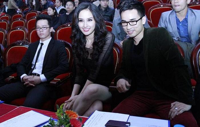 Tối 23/12, trong đêm chung kết cuộc thi Miss ĐH RMIT Việt Nam, Hoa hậu Mai Phương Thúy cũng xuất hiện trong vai trò là thành viên của ban giám khảo >> NHAN SẮC YÊU KIỀU CỦA CÁC NỮ DOANH NHÂN TƯƠNG LAI >> Hotgirl Thảo My "đốt cháy mùa đông" đón Noel >> HOTGIRL KHẢ NGÂN, BẢO TRÂN KHIẾN SAO HÀN PHẢI GHEN TỊ >> Ngôi sao Missteen Thảo My khiến cộng đồng mạng "nổi sóng" >> MISS CUXI VIỆT HUÊ KHOE DÁNG XINH >> Hotgirl Linh Hàn gợi cảm đón mùa đông về >> Nữ sinh Học viện Hành chính hóa thân thành thôn nữ xinh đẹp >> HOA KHÔI SINH VIÊN YÊU KIỀU BÊN "NGỰA SẮT" >> Vẻ đẹp căng tràn của Hoa khôi Missteen Diễm Trang >>Những mỹ nhân từng học tại trường "nhà giàu" RMIT Tối 23/12, trong đêm chung kết cuộc thi Miss ĐH RMIT Việt Nam, Hoa hậu Mai Phương Thúy cũng xuất hiện trong vai trò là thành viên của ban giám khảo >> NHAN SẮC YÊU KIỀU CỦA CÁC NỮ DOANH NHÂN TƯƠNG LAI >> Hotgirl Thảo My "đốt cháy mùa đông" đón Noel >> HOTGIRL KHẢ NGÂN, BẢO TRÂN KHIẾN SAO HÀN PHẢI GHEN TỊ >> Ngôi sao Missteen Thảo My khiến cộng đồng mạng "nổi sóng" >> MISS CUXI VIỆT HUÊ KHOE DÁNG XINH >> Hotgirl Linh Hàn gợi cảm đón mùa đông về >> Nữ sinh Học viện Hành chính hóa thân thành thôn nữ xinh đẹp >> HOA KHÔI SINH VIÊN YÊU KIỀU BÊN "NGỰA SẮT" >> Vẻ đẹp căng tràn của Hoa khôi Missteen Diễm Trang >>Những mỹ nhân từng học tại trường "nhà giàu" RMIT