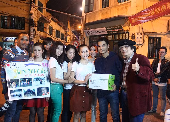 Các thí sinh của cuộc thi Miss RMIT đã cùng nhau đi khắp các con phố cổ ở Hà Nội >> Ngôi sao Missteen Thảo My khiến cộng đồng mạng "nổi sóng" >> MISS CUXI VIỆT HUÊ KHOE DÁNG XINH >> Hotgirl Linh Hàn gợi cảm đón mùa đông về >> Nữ sinh Học viện Hành chính hóa thân thành thôn nữ xinh đẹp >> HOA KHÔI SINH VIÊN YÊU KIỀU BÊN "NGỰA SẮT" >> Vẻ đẹp căng tràn của Hoa khôi Missteen Diễm Trang >>Những mỹ nhân từng học tại trường "nhà giàu" RMIT >>Miss ĐH Sư phạm Hà Nội diện áo dài cực xinh >> Phát sốt vì 4 nữ giáo viên xinh đẹp >>Midu, Hà Min, Linh Hàn đọ dáng "nóng bỏng" Các thí sinh của cuộc thi Miss RMIT đã cùng nhau đi khắp các con phố cổ ở Hà Nội >> Ngôi sao Missteen Thảo My khiến cộng đồng mạng "nổi sóng" >> MISS CUXI VIỆT HUÊ KHOE DÁNG XINH >> Hotgirl Linh Hàn gợi cảm đón mùa đông về >> Nữ sinh Học viện Hành chính hóa thân thành thôn nữ xinh đẹp >> HOA KHÔI SINH VIÊN YÊU KIỀU BÊN "NGỰA SẮT" >> Vẻ đẹp căng tràn của Hoa khôi Missteen Diễm Trang >>Những mỹ nhân từng học tại trường "nhà giàu" RMIT >>Miss ĐH Sư phạm Hà Nội diện áo dài cực xinh >> Phát sốt vì 4 nữ giáo viên xinh đẹp >>Midu, Hà Min, Linh Hàn đọ dáng "nóng bỏng"