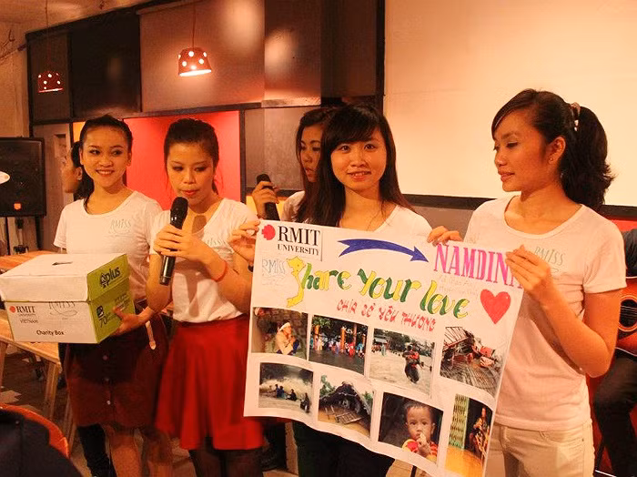 Các thí sinh phải thuyết phục được người dân cho ý tưởng cũng như kế hoạch từ thiện của mình >> Ngôi sao Missteen Thảo My khiến cộng đồng mạng "nổi sóng" >> MISS CUXI VIỆT HUÊ KHOE DÁNG XINH >> Hotgirl Linh Hàn gợi cảm đón mùa đông về >> Nữ sinh Học viện Hành chính hóa thân thành thôn nữ xinh đẹp >> HOA KHÔI SINH VIÊN YÊU KIỀU BÊN "NGỰA SẮT" >> Vẻ đẹp căng tràn của Hoa khôi Missteen Diễm Trang >>Những mỹ nhân từng học tại trường "nhà giàu" RMIT >>Miss ĐH Sư phạm Hà Nội diện áo dài cực xinh >> Phát sốt vì 4 nữ giáo viên xinh đẹp >>Midu, Hà Min, Linh Hàn đọ dáng "nóng bỏng" Các thí sinh phải thuyết phục được người dân cho ý tưởng cũng như kế hoạch từ thiện của mình >> Ngôi sao Missteen Thảo My khiến cộng đồng mạng "nổi sóng" >> MISS CUXI VIỆT HUÊ KHOE DÁNG XINH >> Hotgirl Linh Hàn gợi cảm đón mùa đông về >> Nữ sinh Học viện Hành chính hóa thân thành thôn nữ xinh đẹp >> HOA KHÔI SINH VIÊN YÊU KIỀU BÊN "NGỰA SẮT" >> Vẻ đẹp căng tràn của Hoa khôi Missteen Diễm Trang >>Những mỹ nhân từng học tại trường "nhà giàu" RMIT >>Miss ĐH Sư phạm Hà Nội diện áo dài cực xinh >> Phát sốt vì 4 nữ giáo viên xinh đẹp >>Midu, Hà Min, Linh Hàn đọ dáng "nóng bỏng"