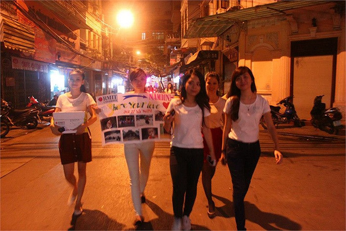 Đây cũng là một thử thách mà ban tổ chức dành cho các thí sinh, khi họ phải chọn nhóm và tự xây dựng ý tưởng đi khuyên góp từ thiện >> Ngôi sao Missteen Thảo My khiến cộng đồng mạng "nổi sóng" >> MISS CUXI VIỆT HUÊ KHOE DÁNG XINH >> Hotgirl Linh Hàn gợi cảm đón mùa đông về >> Nữ sinh Học viện Hành chính hóa thân thành thôn nữ xinh đẹp >> HOA KHÔI SINH VIÊN YÊU KIỀU BÊN "NGỰA SẮT" >> Vẻ đẹp căng tràn của Hoa khôi Missteen Diễm Trang >>Những mỹ nhân từng học tại trường "nhà giàu" RMIT >>Miss ĐH Sư phạm Hà Nội diện áo dài cực xinh >> Phát sốt vì 4 nữ giáo viên xinh đẹp >>Midu, Hà Min, Linh Hàn đọ dáng "nóng bỏng" Đây cũng là một thử thách mà ban tổ chức dành cho các thí sinh, khi họ phải chọn nhóm và tự xây dựng ý tưởng đi khuyên góp từ thiện >> Ngôi sao Missteen Thảo My khiến cộng đồng mạng "nổi sóng" >> MISS CUXI VIỆT HUÊ KHOE DÁNG XINH >> Hotgirl Linh Hàn gợi cảm đón mùa đông về >> Nữ sinh Học viện Hành chính hóa thân thành thôn nữ xinh đẹp >> HOA KHÔI SINH VIÊN YÊU KIỀU BÊN "NGỰA SẮT" >> Vẻ đẹp căng tràn của Hoa khôi Missteen Diễm Trang >>Những mỹ nhân từng học tại trường "nhà giàu" RMIT >>Miss ĐH Sư phạm Hà Nội diện áo dài cực xinh >> Phát sốt vì 4 nữ giáo viên xinh đẹp >>Midu, Hà Min, Linh Hàn đọ dáng "nóng bỏng"