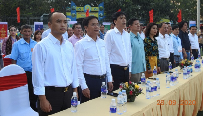 Các đại biểu tham dự lễ khai mạc. Các đại biểu tham dự lễ khai mạc.