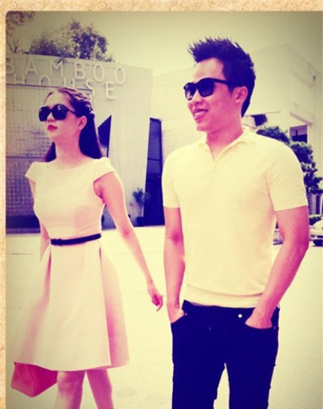 Cặp đôi sánh bước trên đường phố Hàn Quốc Cặp đôi sánh bước trên đường phố Hàn Quốc