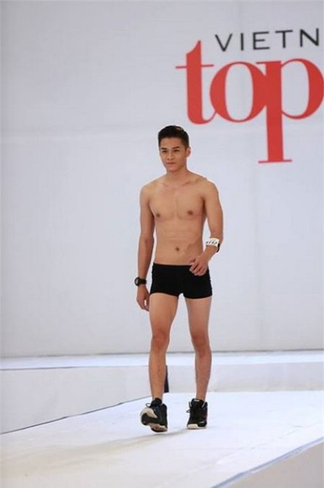 Anh là chuyên viên trang điểm được nhiều người biết đến tại TP.HCM. Anh là chuyên viên trang điểm được nhiều người biết đến tại TP.HCM.