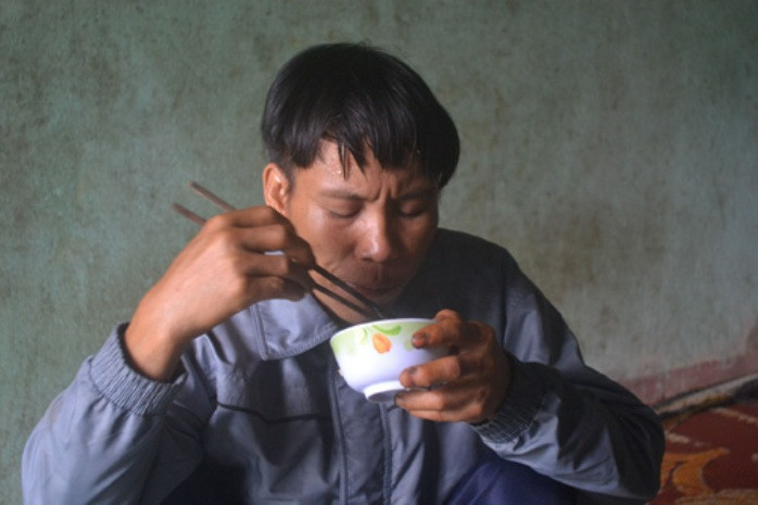 Anh Lang đã ăn được nhiều món một cách ngon lành Anh Lang đã ăn được nhiều món một cách ngon lành