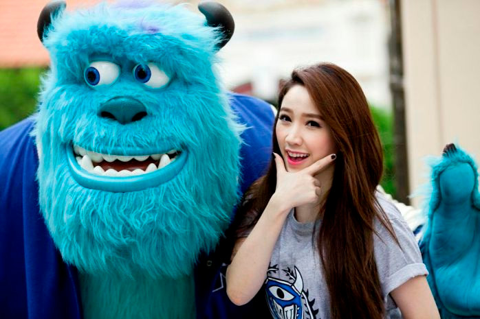 Vì vậy, Bảo Thy đã quyết định đưa hai nhân vật trong phim là Mike và Sulley về trường cấp 3 Marie Curie để thực hiện bộ ảnh mới. Vì vậy, Bảo Thy đã quyết định đưa hai nhân vật trong phim là Mike và Sulley về trường cấp 3 Marie Curie để thực hiện bộ ảnh mới.