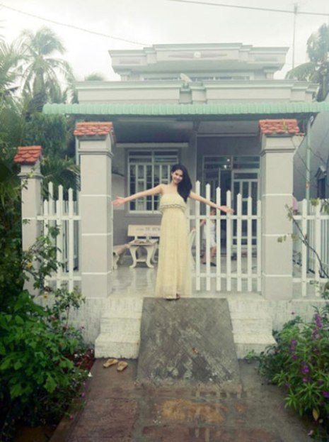 Ngọc Trinh về Trà Vinh mỗi năm một lần vào ngày giỗ mẹ Ngọc Trinh về Trà Vinh mỗi năm một lần vào ngày giỗ mẹ