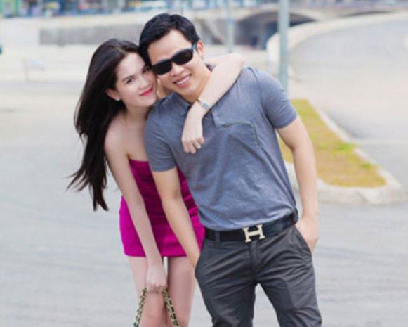 Ngọc Trinh thân thiết với ông bầu Vũ Khắc Tiệp Ngọc Trinh thân thiết với ông bầu Vũ Khắc Tiệp