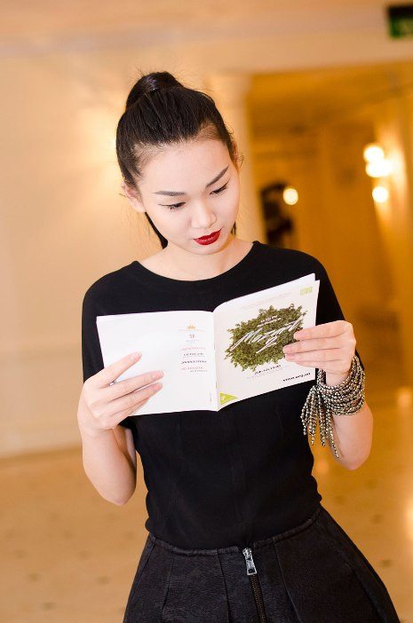 Nét đẹp quyến rũ và thanh thoát của Tống Diệu Hằng Nét đẹp quyến rũ và thanh thoát của Tống Diệu Hằng