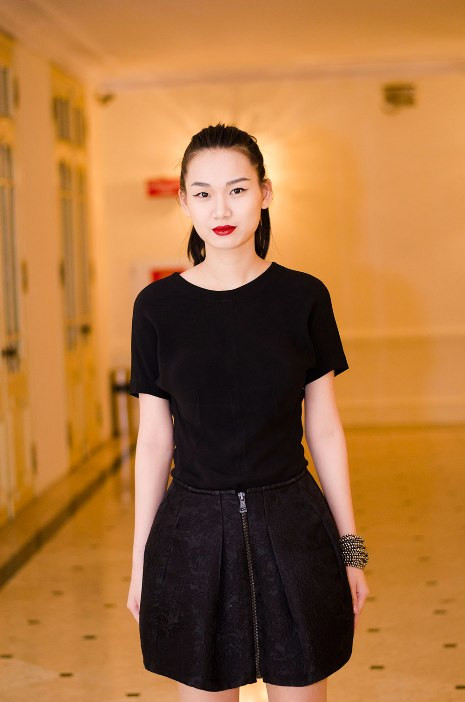 Cô luôn được mọi người ngợi khen về phong cách thời trang thanh lịch. Cô luôn được mọi người ngợi khen về phong cách thời trang thanh lịch.