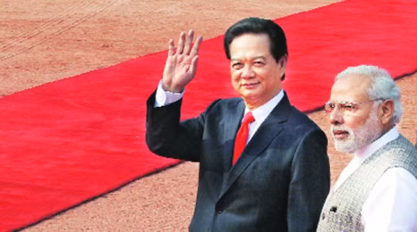 Thủ tướng Nguyễn Tấn Dũng thăm chính thức Ấn Độ và được Thủ tướng Narendra Modi đón tiếp trọng thị.