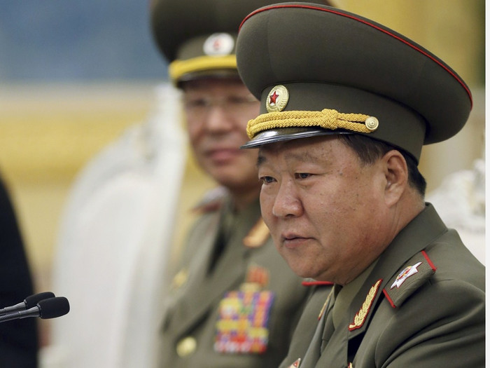 Tướng Choe Ryong-hae, đặc sứ của nhà lãnh đạo Kim Jong-un sang Nga mang theo lá thư tay thứ 2 của ông Kim Jong-un gửi Putin trong tháng 11. Tướng Choe Ryong-hae, đặc sứ của nhà lãnh đạo Kim Jong-un sang Nga mang theo lá thư tay thứ 2 của ông Kim Jong-un gửi Putin trong tháng 11.