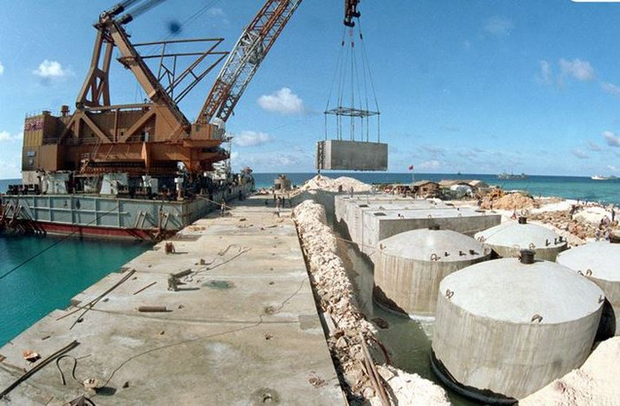 Hình ảnh Trung Quốc cải tạo bất hợp pháp ở Trường Sa được đăng tải trên các diễn đàn quân sự trực tuyến nước này.