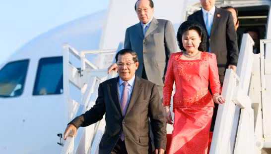 Thủ tướng Campuchia Hun Sen và các quan chức về nước sau chuyến công du Bắc Kinh "gặt hái nhiều thành quả".