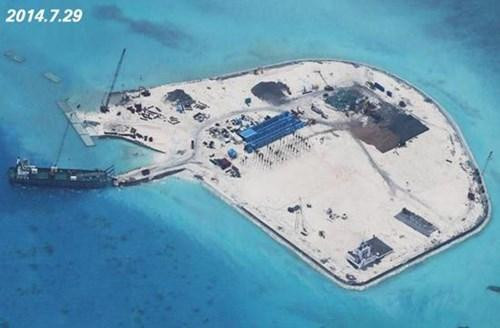 Trung Quốc đang cải tạo bất hợp pháp ít nhất 5 bãi đá ở Trường Sa thuộc chủ quyền Việt Nam thành đảo nhân tạo. Trung Quốc đang cải tạo bất hợp pháp ít nhất 5 bãi đá ở Trường Sa thuộc chủ quyền Việt Nam thành đảo nhân tạo.