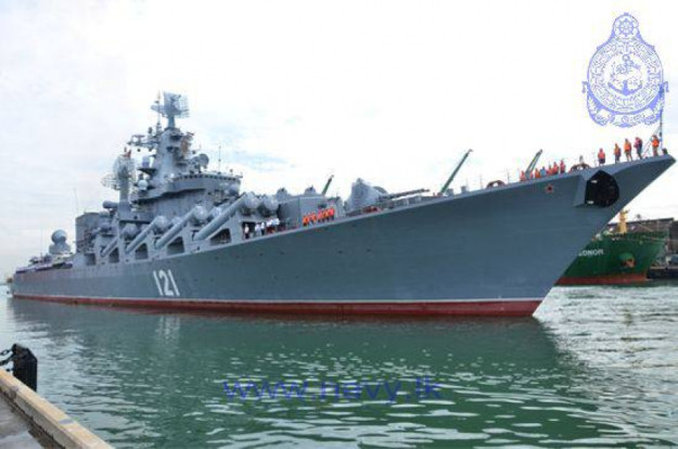 Tuần dương hạm Moscow mang tên lửa dẫn đường của Nga neo đậu tại cảng Colombo, Sri Lanka. Tuần dương hạm Moscow mang tên lửa dẫn đường của Nga neo đậu tại cảng Colombo, Sri Lanka.