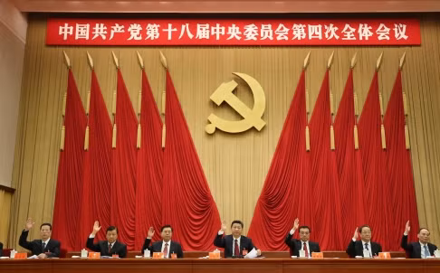 Thường vụ Bộ chính trị đảng Cộng sản Trung Quốc biểu quyết trong phiên hội nghị trung ương 4 vừa qua.