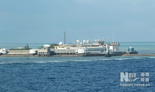 Công sự nhà nổi Trung Quốc xây dựng bất hợp pháp trên đá Chữ Thập sau khi xâm lược và chiếm đóng trái phép từ năm 1988. Nay Trung Quốc tiếp tục cải tạo bất hợp pháp, biến bãi đá này thành đảo nhân tạo và đặt căn cứ quân sự tại đây. Công sự nhà nổi Trung Quốc xây dựng bất hợp pháp trên đá Chữ Thập sau khi xâm lược và chiếm đóng trái phép từ năm 1988. Nay Trung Quốc tiếp tục cải tạo bất hợp pháp, biến bãi đá này thành đảo nhân tạo và đặt căn cứ quân sự tại đây.