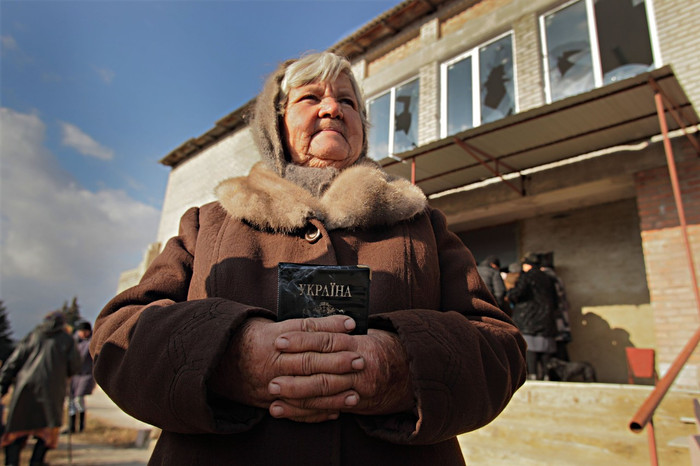 Người dân miền Đông Ukraine đã mệt mỏi vì chiến sự, nhưng vẫn chưa có gì chắc chắn trong tương lai. Ảnh: JWS.