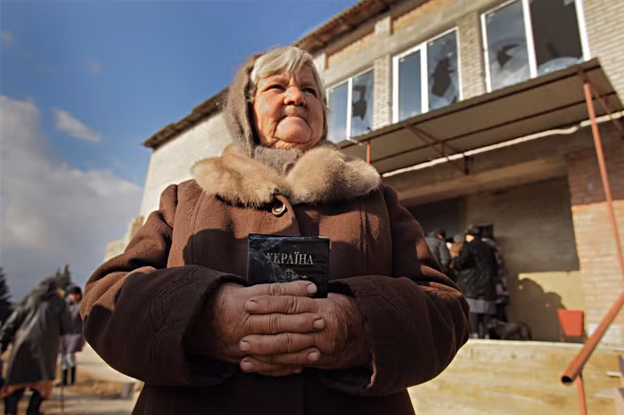 Người dân miền Đông Ukraine đã mệt mỏi vì chiến sự, nhưng vẫn chưa có gì chắc chắn trong tương lai. Ảnh: JWS.