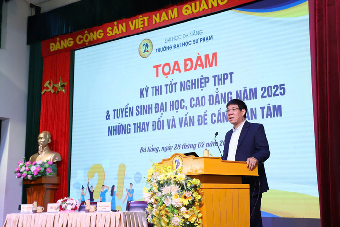 Giáo sư, Tiến sĩ Huỳnh Văn Chương - Cục trưởng Cục Quản lý chất lượng, Bộ Giáo dục và Đào tạo chia sẻ tại tọa đàm. Ảnh: UED afa2106d2adc9482cdcd.jpg