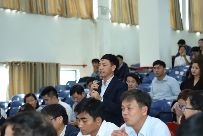 Các đại biểu trao đổi ý kiến tại tọa đàm. Ảnh: UED f3834836a4801ade4391.jpg