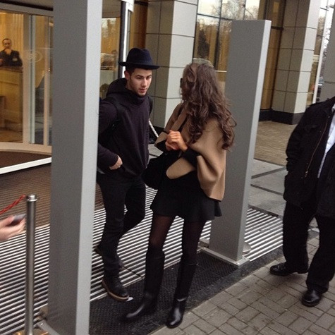 Cặp đôi này bị bắt gặp đang vi vu ở Moscow hôm 10/11