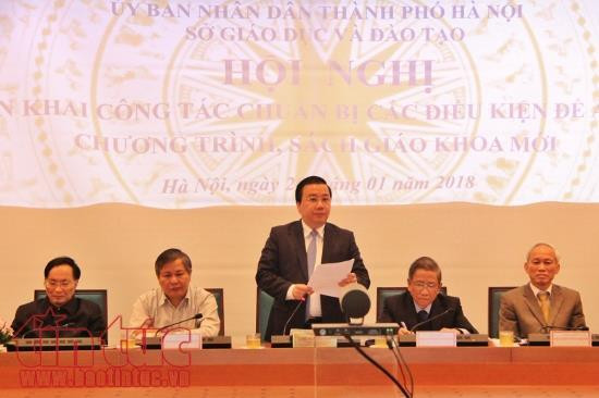 Giám đốc Sở Giáo dục và Đào tạo Hà Nội Chử Xuân Dũng chủ trì hội nghị triển khai công tác chuẩn bị áp dụng chương trình, sách giáo khoa mới. Ảnh: Báo Tin Tức. Giám đốc Sở Giáo dục và Đào tạo Hà Nội Chử Xuân Dũng chủ trì hội nghị triển khai công tác chuẩn bị áp dụng chương trình, sách giáo khoa mới. Ảnh: Báo Tin Tức.