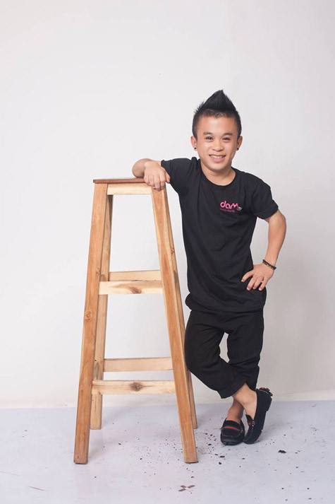 Sở hữu chiều cao khiêm tốn, chàng trai Trần Xuân Tiến - nick name Kaydy Trần, thành viên của nhóm hài nổi tiếng DamTV đã trở thành cái tên quen thuộc của giới trẻ Sài Thành. Sở hữu chiều cao khiêm tốn, chàng trai Trần Xuân Tiến - nick name Kaydy Trần, thành viên của nhóm hài nổi tiếng DamTV đã trở thành cái tên quen thuộc của giới trẻ Sài Thành.