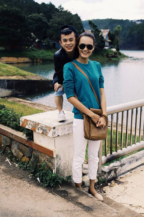 Trên trang cá nhân của cặp đôi này, họ thường xuyên chia sẻ và đăng tải những hình ảnh vui đùa và hạnh phúc bên nhau Trên trang cá nhân của cặp đôi này, họ thường xuyên chia sẻ và đăng tải những hình ảnh vui đùa và hạnh phúc bên nhau