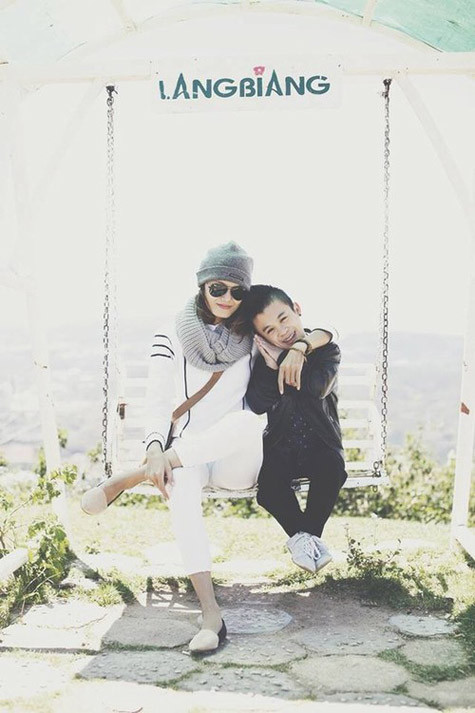 Trần Xuân Tiến và Lê Thanh Thảo không ngại dành cho người yêu của mình những cử chỉ thân mật ở mọi lúc mọi nơi Trần Xuân Tiến và Lê Thanh Thảo không ngại dành cho người yêu của mình những cử chỉ thân mật ở mọi lúc mọi nơi