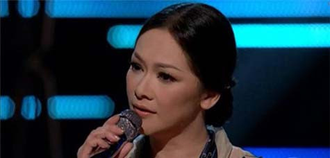 Dù không còn xuân sắc như ngày mới bước chân lên sân khấu nhưng cô vẫn là một giọng ca trữ tình khiến người ta phải say đắm.