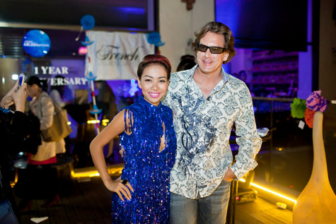 Dù chưa một lần chia sẻ về chuyện tình cảm với bạn trai ngoại quốc trên mặt báo, nhưng Thảo Trang tỏ ra khá thoải mái khi thể hiện những cử chỉ âu yếm, thân mật giữa chốn đông người.