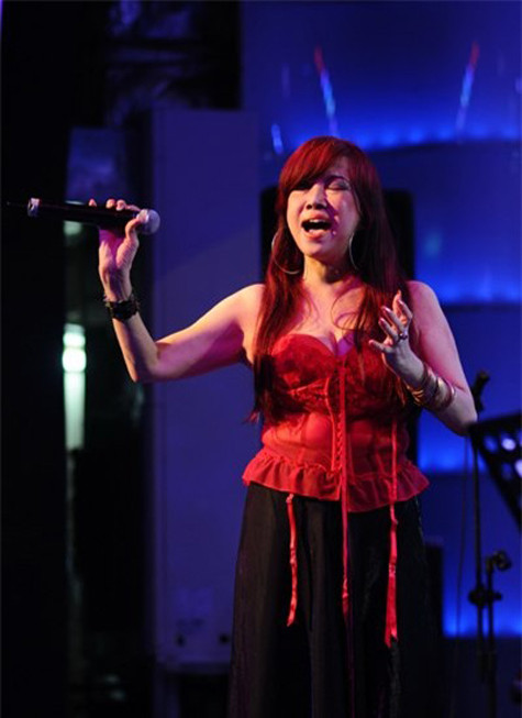 Bảo Yến nhận được nhiều lời mời đi hát nhưng chị chỉ nhận sô chọn lọc. Bảo Yến nhận được nhiều lời mời đi hát nhưng chị chỉ nhận sô chọn lọc.