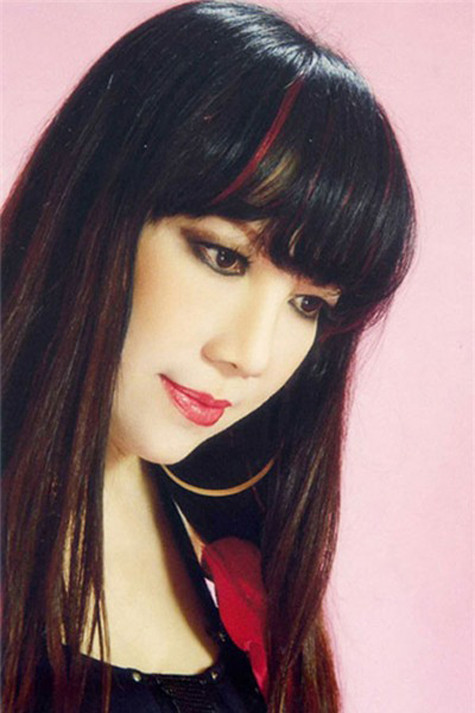 Bảo Yến có một thời tuổi trẻ sôi nổi với âm nhạc. Nhưng từ tuổi trung niên trở đi, chị khá lặng lẽ. Bảo Yến có một thời tuổi trẻ sôi nổi với âm nhạc. Nhưng từ tuổi trung niên trở đi, chị khá lặng lẽ.